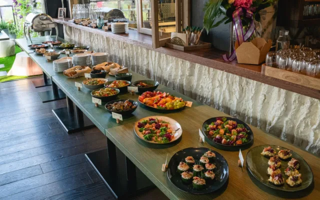 Vánoční večírek v dobré restauraci, u vás ve firmě nebo v soukromí? Připravíme na klíč