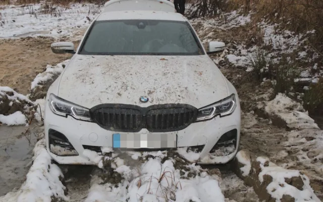 Policisté museli střílet na pronásledované BMW. Honička skončila na kraji Olomouce