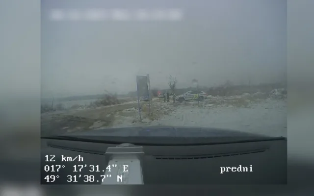 Policisté museli střílet na pronásledované BMW. Honička skončila na kraji Olomouce