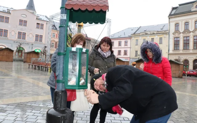 Na náměstí v Přerově zloději vykradli pokladničku na dobročinné účely. I tak zůstalo přes 30 tisíc korun