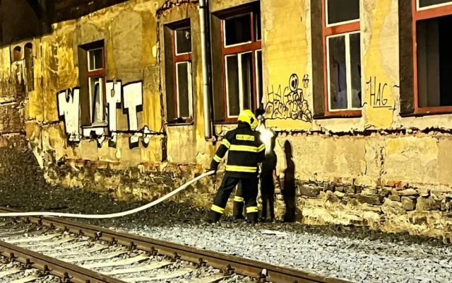 Požár opuštěné budovy v areálu nádraží ve Šternberku
