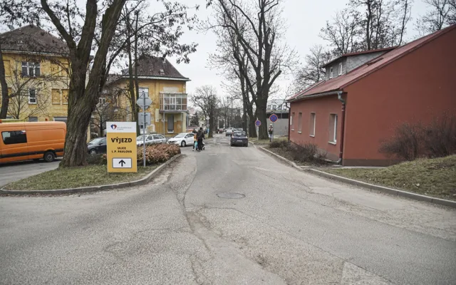 Další krok ke dvoumiliardovému pavilonu. Frekventovanou ulici v olomoucké nemocnici zavřou stavební úpravy