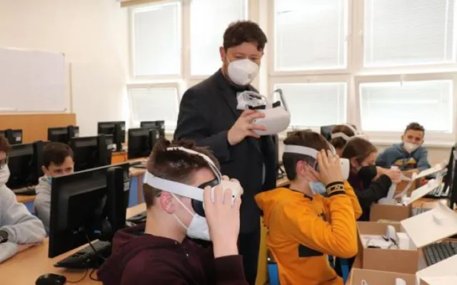 Školáci z Přerova nahlédnou pomocí virtuální reality do molekul nebo na povrch Měsíce