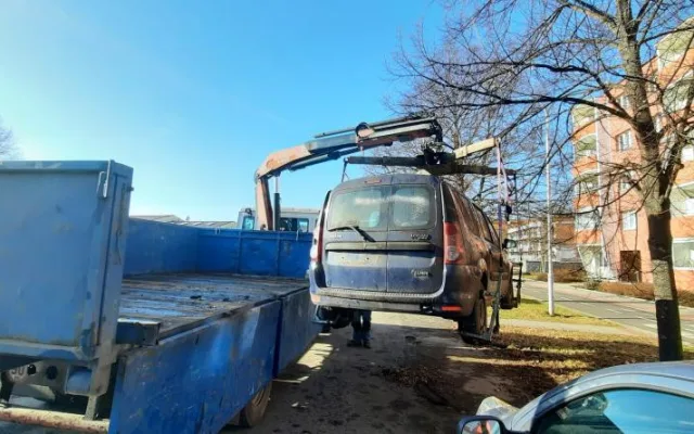 Radnice nechala odtáhnout dalších pět vraků z ulic Prostějova