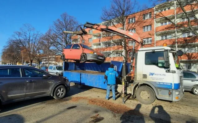 Radnice nechala odtáhnout dalších pět vraků z ulic Prostějova