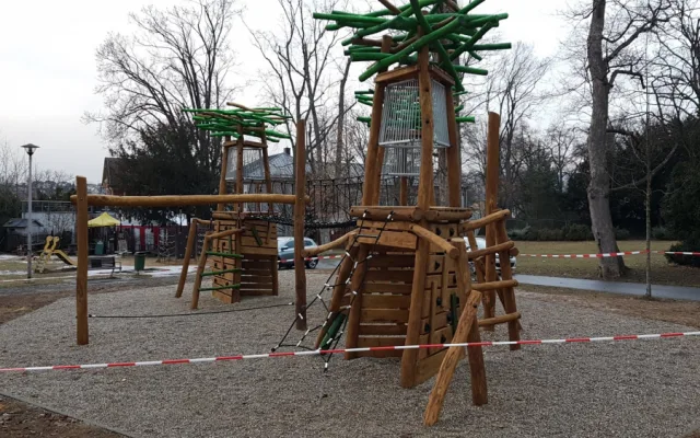 Ve Šternberku budí pozornost nové prolézačky pro děti, takzvané stromověže