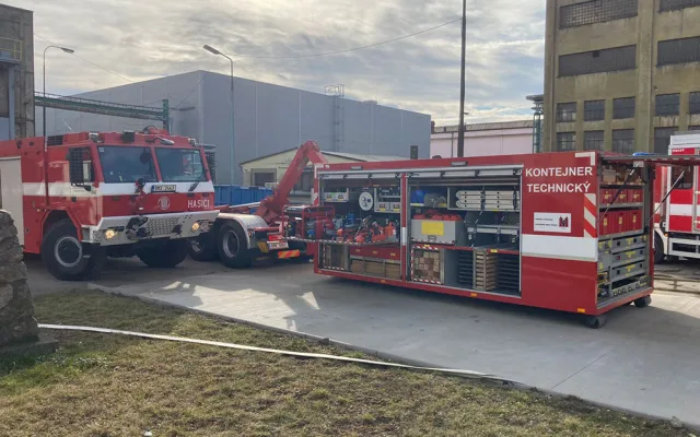 Hasiči zasahovali v průmyslovém areálu v Přerově