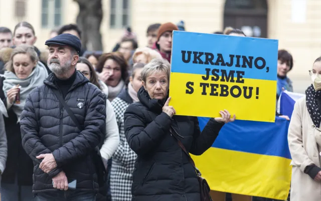 Ukrajino jsme s tebou! Lidé na olomouckém náměstí vyjádřili podporu napadenému státu