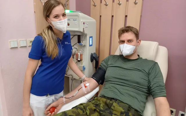 Budoucí vojačky a vojáci již podruhé přijeli do Šumperka darovat krev