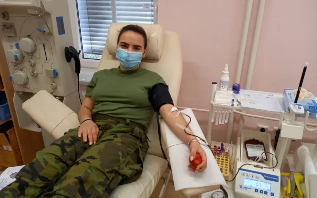 Budoucí vojačky a vojáci již podruhé přijeli do Šumperka darovat krev