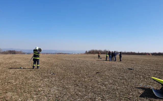 Na pole u Olomouce se zřítil ultralehký vrtulník, pilot havárii nepřežil