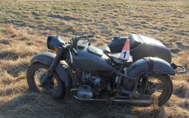Pro opilého motorkáře letěl k Hynčině vrtulník. Zranil i spolujezdkyni, která byla v sajdkáře