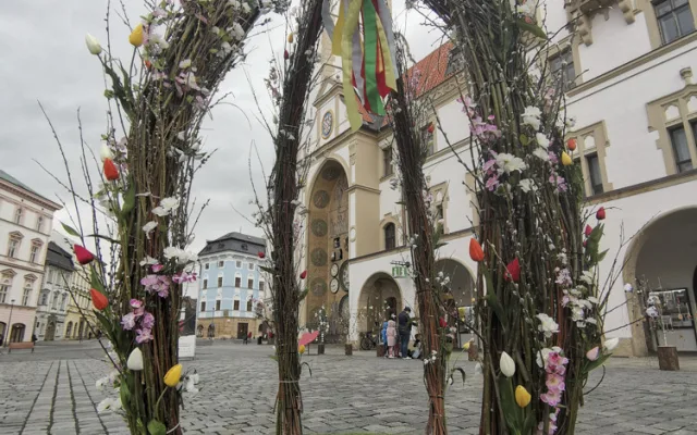 V centru Olomouce je již k vidění velikonoční výzdoba. Zájemci se mohou těšit na jarmark a kulturní program