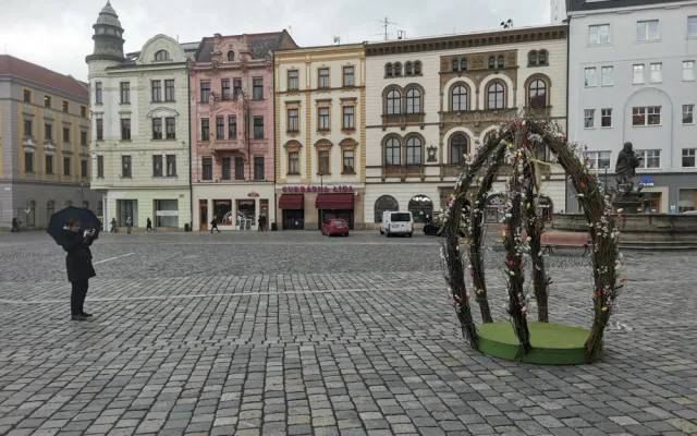 V centru Olomouce je již k vidění velikonoční výzdoba. Zájemci se mohou těšit na jarmark a kulturní program