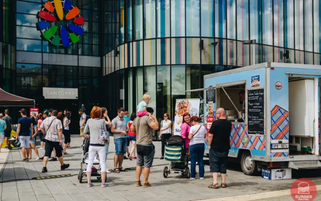 Chuť na burgery roste. Letošní Burger Street Festival hlásí rekordní účast