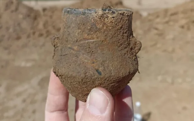 Archeologové z Olomouce nalezli pohřebiště z doby bronzové. Místo skrývalo i zlatý šperk