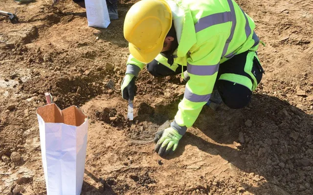Archeologové z Olomouce nalezli pohřebiště z doby bronzové. Místo skrývalo i zlatý šperk