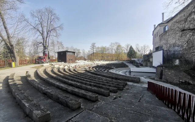 Dojem je velkolepý, těší obnova letního kina jeho provozovatelku. O areál se stará od devatenácti