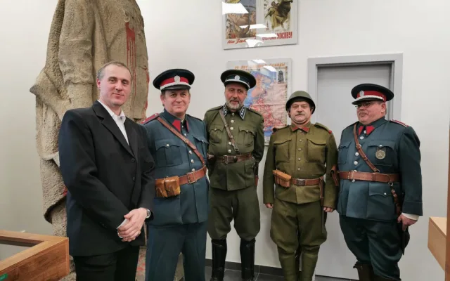 V České Vsi se otevřelo válečné muzeum, zázemí má v bývalé zbrojnici