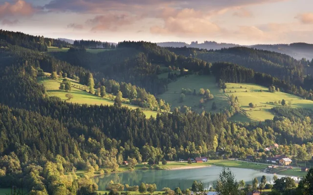 Letní dovolená v Beskydech s wellness i zážitky? Vyrazte do Velkých Karlovic