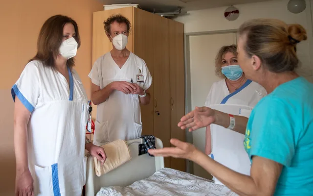 Přeji všem lidem v České republice mír a zdraví, vzkazuje ukrajinská pacientka onkologické kliniky