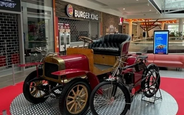 Historické skvosty i luxusní novinky ze světa aut a motocyklů zaparkují v Šantovce