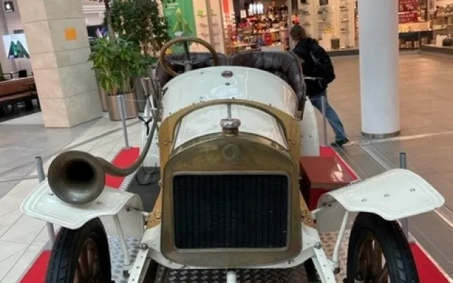 Historické skvosty i luxusní novinky ze světa aut a motocyklů zaparkují v Šantovce