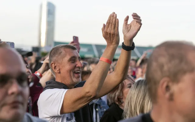 FOTOGALERIE: Sandra a Michal David rozjeli hudební show u Šantovky. Za písničkou dorazil i expremiér Babiš
