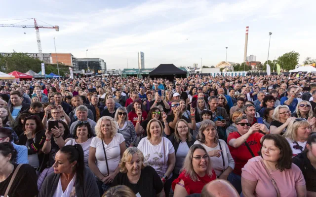 FOTOGALERIE: Sandra a Michal David rozjeli hudební show u Šantovky. Za písničkou dorazil i expremiér Babiš