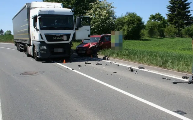 Cizinec s kamionem přejel do protisměru a přišla srážka. Nadýchal přes jeden a půl promile