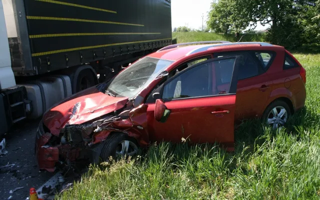 Cizinec s kamionem přejel do protisměru a přišla srážka. Nadýchal přes jeden a půl promile