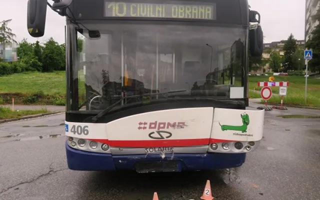 Dopravní nehoda na křižovatce ulici Okružní a I. P. Pavlova v Olomouci
