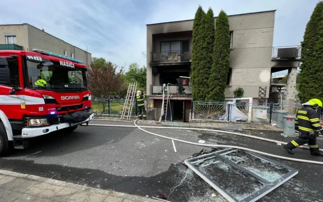 Požár domu v Lipníku nad Bečvou založil senior, policisté ho obvinili z pokusu vraždy