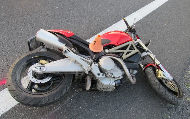 Dopravní nehoda motorkářky na dálnici D46 u Prostějova