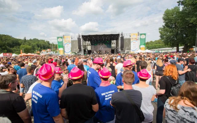 Hudebně-švestkový festival Trnkobraní se vrací a oznamuje kompletní line-up s kapelami Chinaski, Rybičky 48, Tři sestry a dalšími interprety