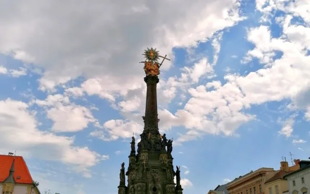 ANKETA: Centrum Olomouce opět ozdobily barevné větrníky. Jak se vám líbí?
