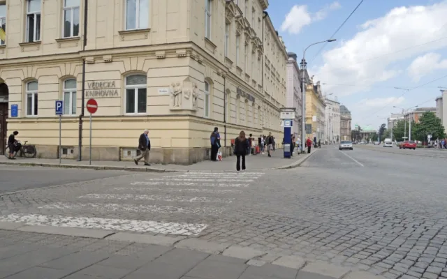 Radnice ubezpečuje, že na třídě Svobody žádné přechody pro chodce rušit nechce