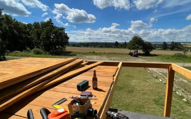 Na Hanáckých stezkách u Plumlova někdo ničí označení tratí. Může to být nebezpečné, varuje biker