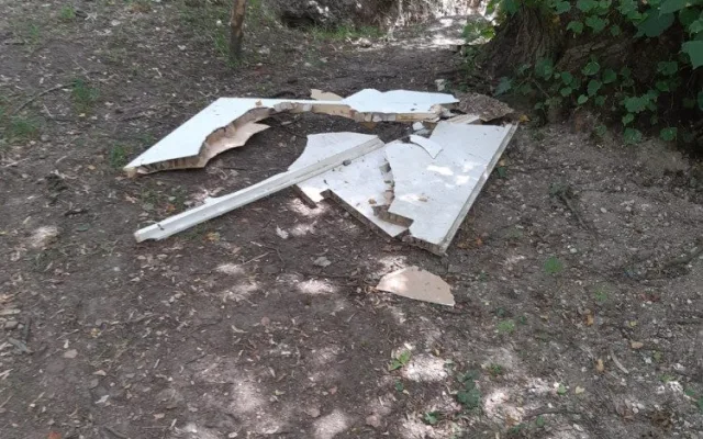 Na bunkru dřeli dobrovolníci stovky hodin, neznámí pachatelé objekt vykradli a vykropili hasičákem