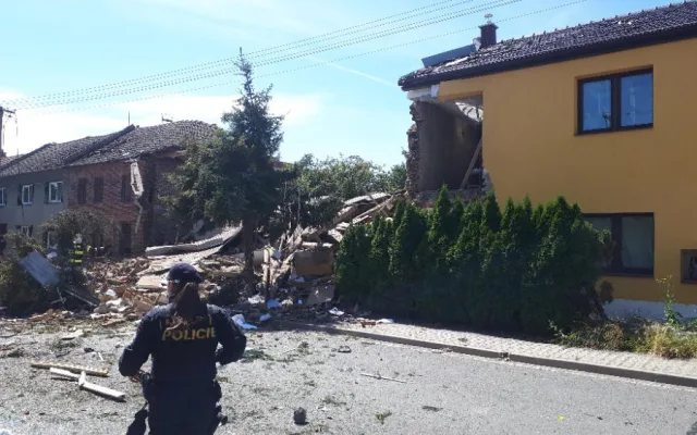Muž, který zemřel v sutinách, ve vybuchlém domě v Olšanech bydlel. Pokračuje odstraňování trosek