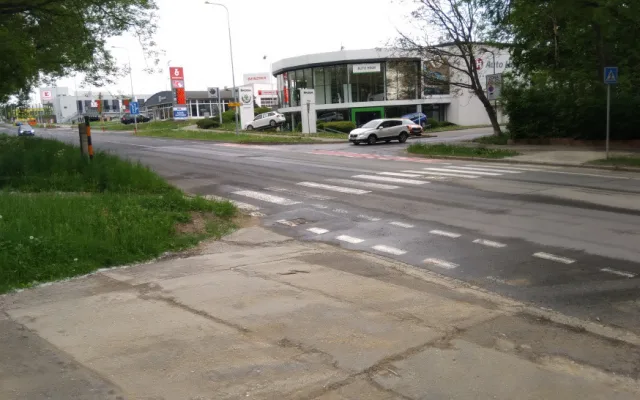 Olomouc opravila přechod v Hněvotínské ulici. Dostal dělící ostrůvek