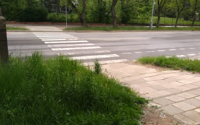 Olomouc opravila přechod v Hněvotínské ulici. Dostal dělící ostrůvek