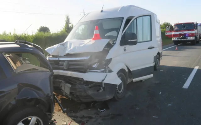 Řetězová nehoda u Přerova: řidič dodávky se před kolonou zadíval na spolujezdce