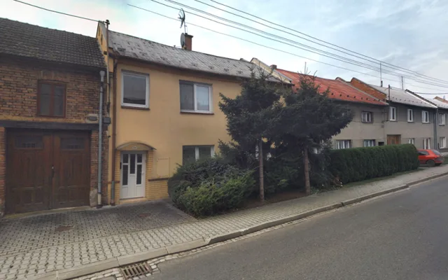 Za výbuchem domu v Olšanech byl plyn, potvrdili hasiči. Policie nevylučuje úmyslné jednání