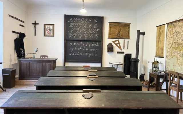 Přerovské muzeum má jedinečnou sbírku školních obrazů. Některé jsou až děsivé