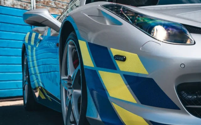 Ve Ferrari se proháněli kriminálníci, teď bude sloužit policistům