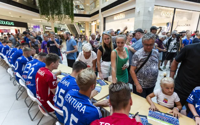 FOTOGALERIE: Sigmáci se představili fanouškům v Šantovce. Na ligu mají připravené i žluté dresy