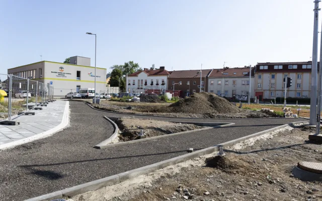 Speciální asfalt až na konec. Cyklostezky u Billy v Olomouci dostanou finální povrch zřejmě na podzim