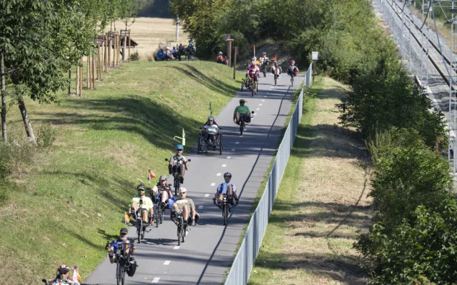 Nevšední peloton projíždí hanáckou krajinou: Šternberk hostí mezinárodní setkání lehokol