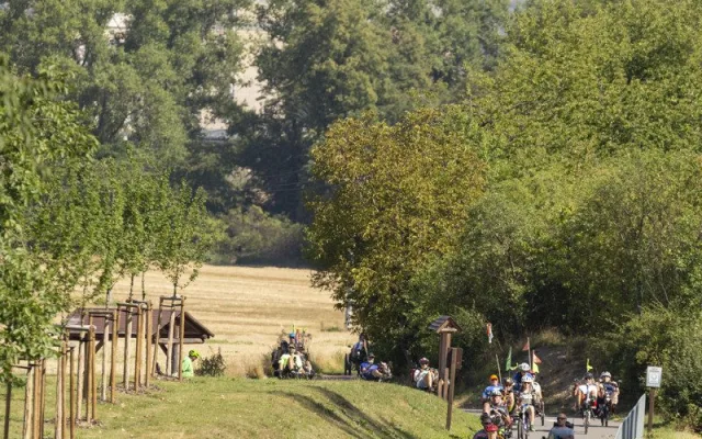 Nevšední peloton projíždí hanáckou krajinou: Šternberk hostí mezinárodní setkání lehokol